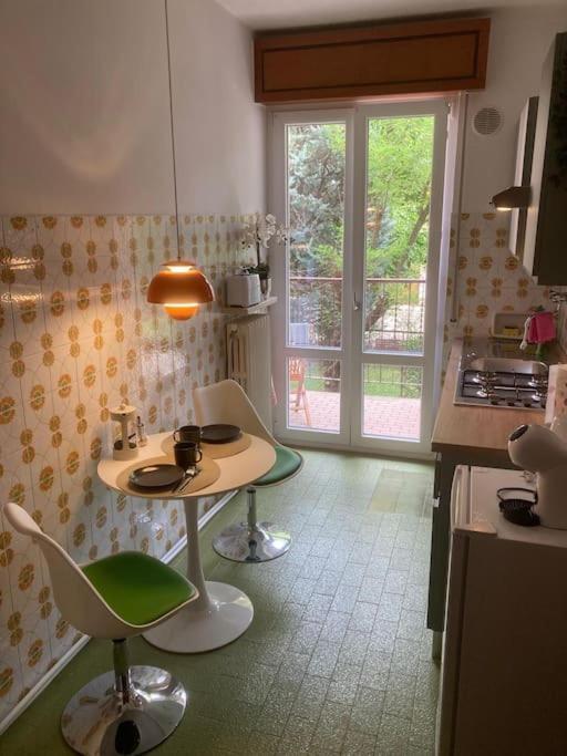 Vintage, Close To Trade Fair, Hospital And Centre Appartamento